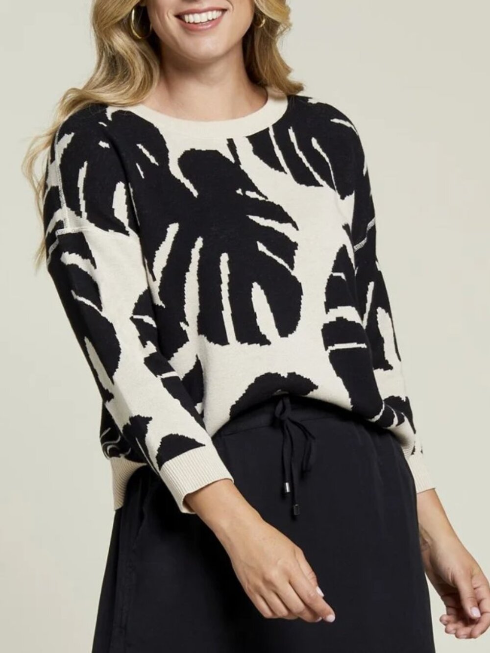 Women's Tribal Sweater 3/4 Sleeve Crew neck Black and Beige Size Large